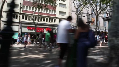 Side View Of Animated Las Ramblas Street In Barcelona, Spain 库存影片 71585638