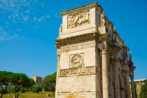 Side view of Arch of Constantine, triumphal arch in Rome, Italy Stock-Fotos