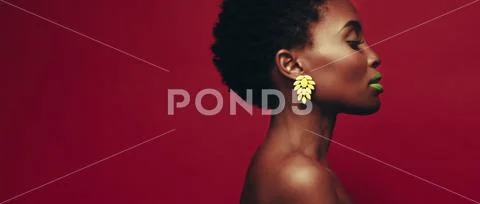 Side view of beautiful african young woman Stock Photos