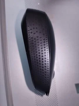 Side view of a black mouse with a hexagonal grip pattern Stockfoto's
