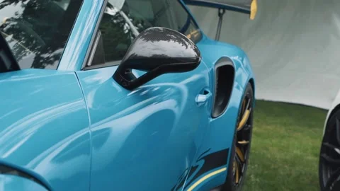 Side View of Blue Posche GT2 RS Parked at a Luxury Car Show Vidéo 136706240