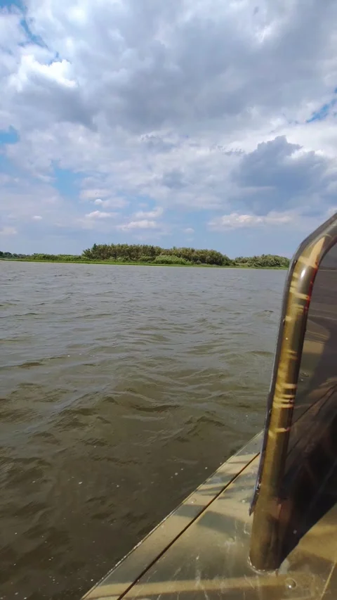 Side view of boat sailing through the waves boat on river. Video stock 333619317