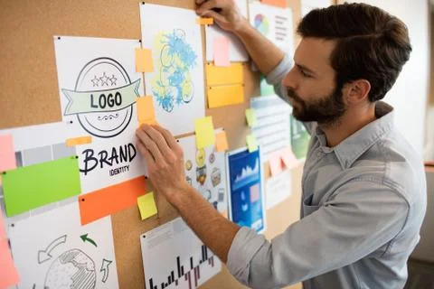 Side view of businessman analyzing chart Foto stock