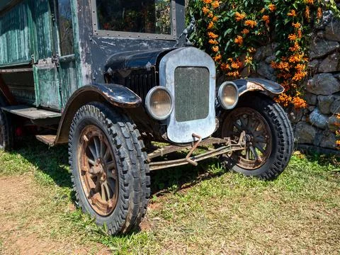 Side view of a classic car Fotos de archivo
