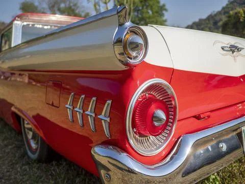 Side view of a classic car Stockfoto's