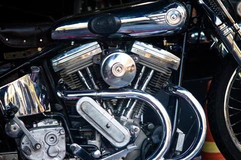 Side View of Classic V-Twin Motorcycle Engine with Chrome Gas Tank and Fron.. Stock Photos