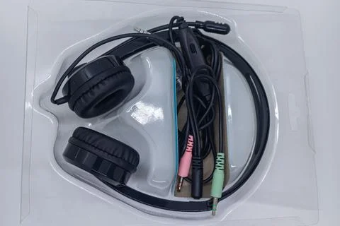 Side view of classic wired headset on white backdrop Foto stock