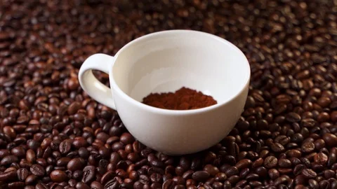 Side view coffee is poured into a Cup 스톡 동영상 127422948