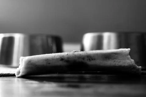 Side view of a dog chew bone with a metal bowl Foto stock
