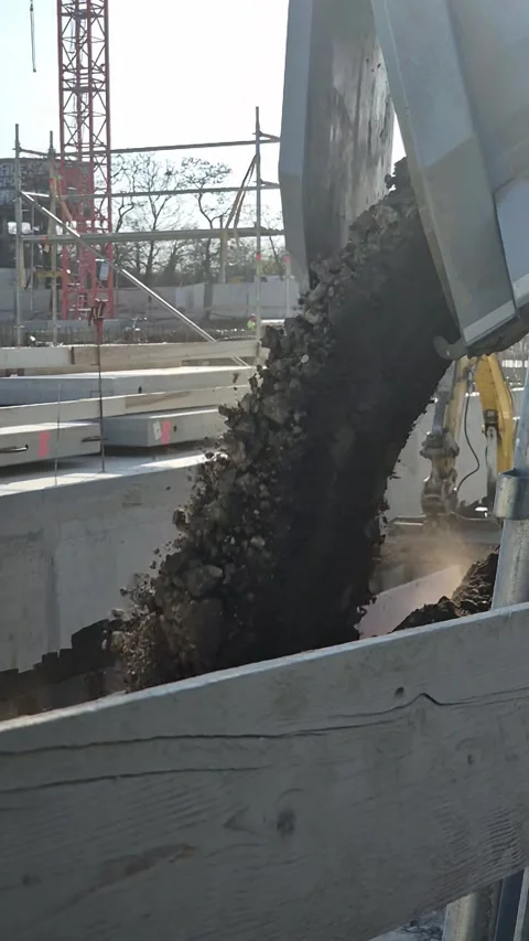 Side View of Dump Truck Unloading Soil – Slow Motion Vídeos de archivo 331161839