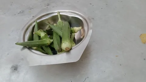 Side View of Fresh Okra Inside a Bowl Vídeo Stock 347340012