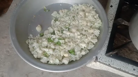 Side View of Freshly Cut Cauliflower Pieces on a Kitchen Plate 스톡 동영상 346876965