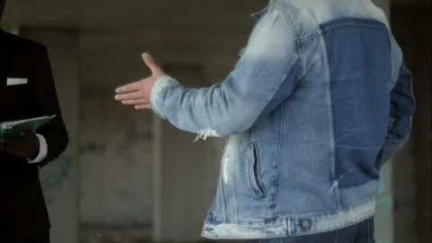 Side view of handsome construction team in protective helmets standing at Vídeos de archivo 119394281