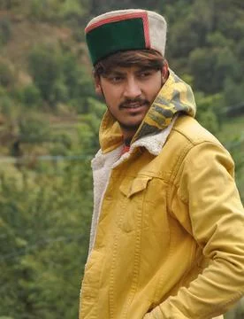 Side view of a handsome guy with hand on pocket and looking sideways Foto stock