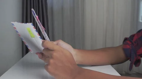 Side view high angle of hands sorting envelopes on table 库存影片 277177222