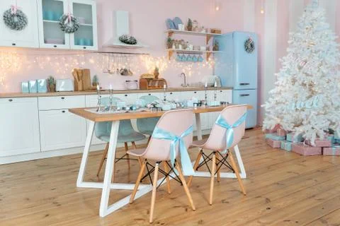 Side view on interior of modern white kitchen and luxury decoration and candl Foto stock