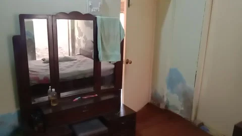 Side View of Mirror Reflecting a Pillow on Bed 스톡 동영상 347183789