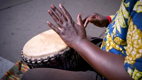 Side View of Musician Hands Playing Rhythmic Beat on African Djembe Drum Vídeo Stock 343631312