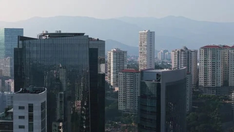Side-view parallax drone footage of Santa Fe’s high-rise district, CDMX 스톡 동영상 321519235