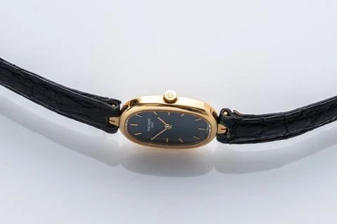 Side view of Patek Philippe watch, women's, 18 kt gold case. 1980s. Milan. .. 스톡 사진