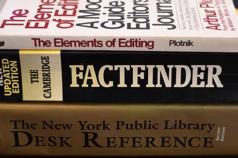 Side view of a pile of knowledgeable books Stock Photos