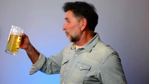Side view portrait of handsome mature bearded man drink beer Stock-Footage 148557868