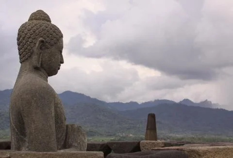 Side view of praying Buddha statue at Borobudur Foto stock