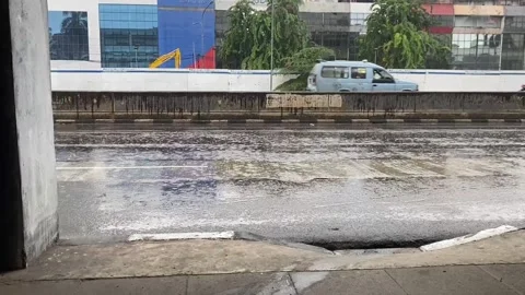 Side view of road in jakarta while rain Stock Footage 287315000