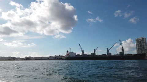 Side view of ship. Vidéo 159311980