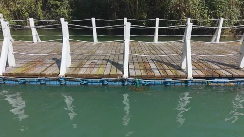 Side view of the Shiziguan Floating Bridge in Hubei, showing modular HDPE Video stock 321398365