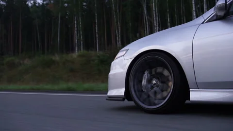 Side view of silver car rides on summer highway. Footage. Perfect auto drives Vidéo 233625332