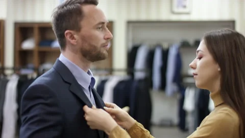 A side view slow motion close up shooting of a clothing shop consultant Stock Footage 139533931