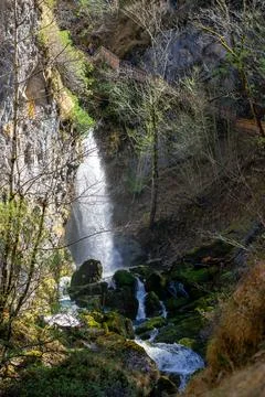 Side view of a small waterfall among the alpine mountains in Styria, Austria Foto stock