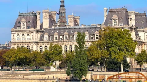 Side view of the south facade and towers of the Hôtel de Ville de Paris Video stock 330876052