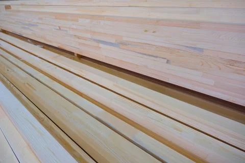 Side view of stack of two-layer wooden glued laminated timber beams from pine Foto stock
