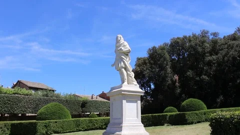 Side view of statue of Cosimo III de Medici in the Horti Leonini Stock Footage 76596340