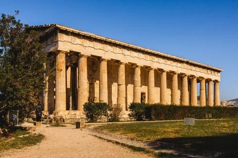 Side view of Temple of Hephaestus Doric columns in Ancient Agora, Athens, Greece Foto stock