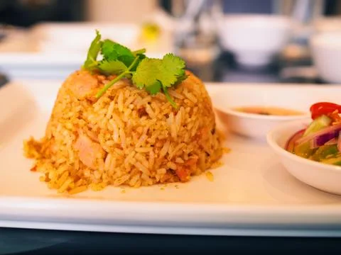 Side view Thai stir fried rice with Satay pork Foto stock