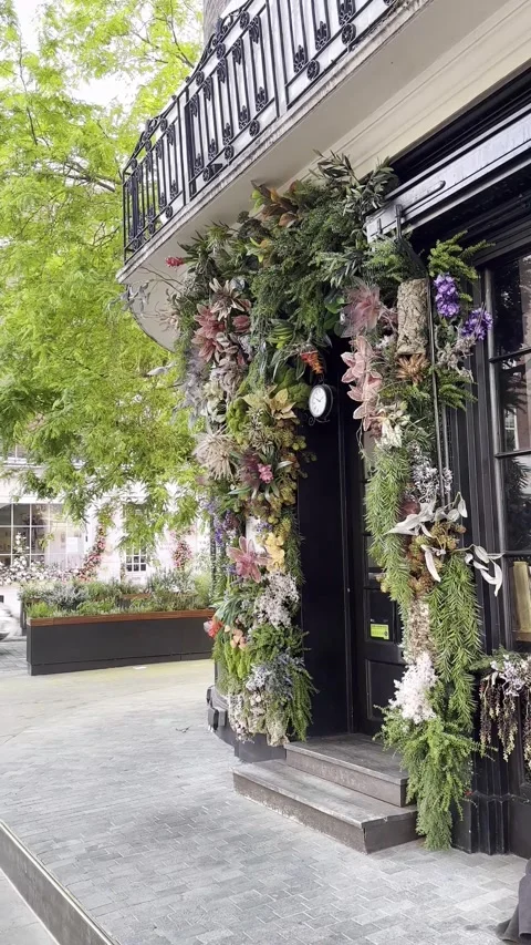 Side view of TomTom Coffee House decorated with flowers in London Stock Footage 335896074