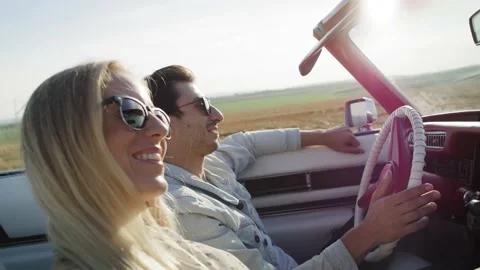 Side view video of couple on the way to vacation. Video stock 149976784