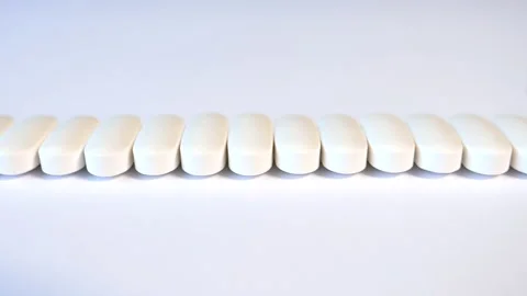 Side view of white pills row moving sideways copy space Vídeo Stock 201471244
