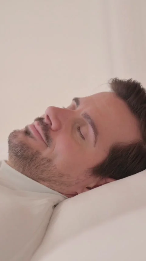 Side View of Young Man Sleeping in Bed, vertical video Vidéo 328565017