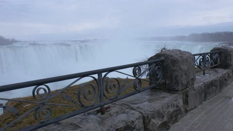 Side Walk View of Massive Niagara Falls 4K 스톡 동영상 130851870