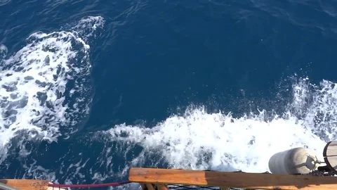 Side waves of a boat 動画素材 128994390