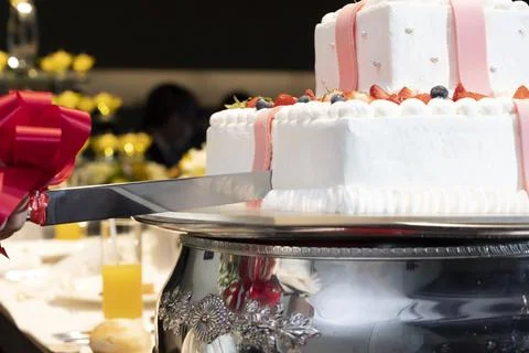 From the side where the cake is sword Stock-Fotos