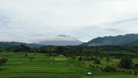 Sidemen mount view raining cinematic Vidéo 303574225