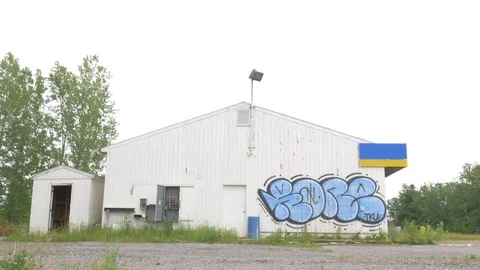 Sideview of Abandoned Building 스톡 동영상 78690837