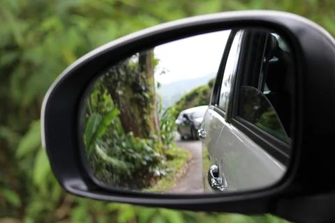 Sideview Mirror from inside the Car. Reflection of a car following. Foto stock