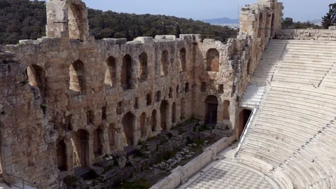 Sideview the Odeon of Herodes Atticus stone Roman theater structure in Acropolis 스톡 동영상 129411897