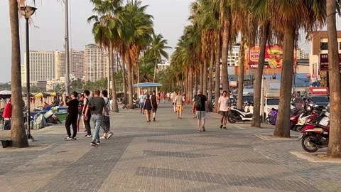 Sidewalk between Pattaya Beach and  Beach Road Pattaya City Stockbeeldmateriaal 233101627